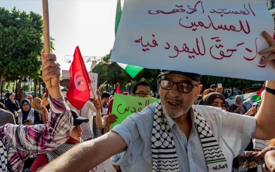 تونس : مظاهرات منددة باغلاق المسجد الأقصى - موقع رام الله الإخباري
