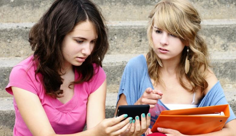 Image result for ‫تأثير الهواتف على الطلاب‬‎