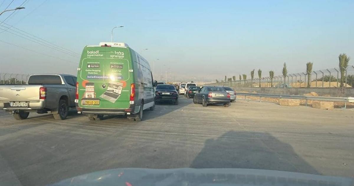 قوات الاحتلال تغلق الطرق في محيط اريحا