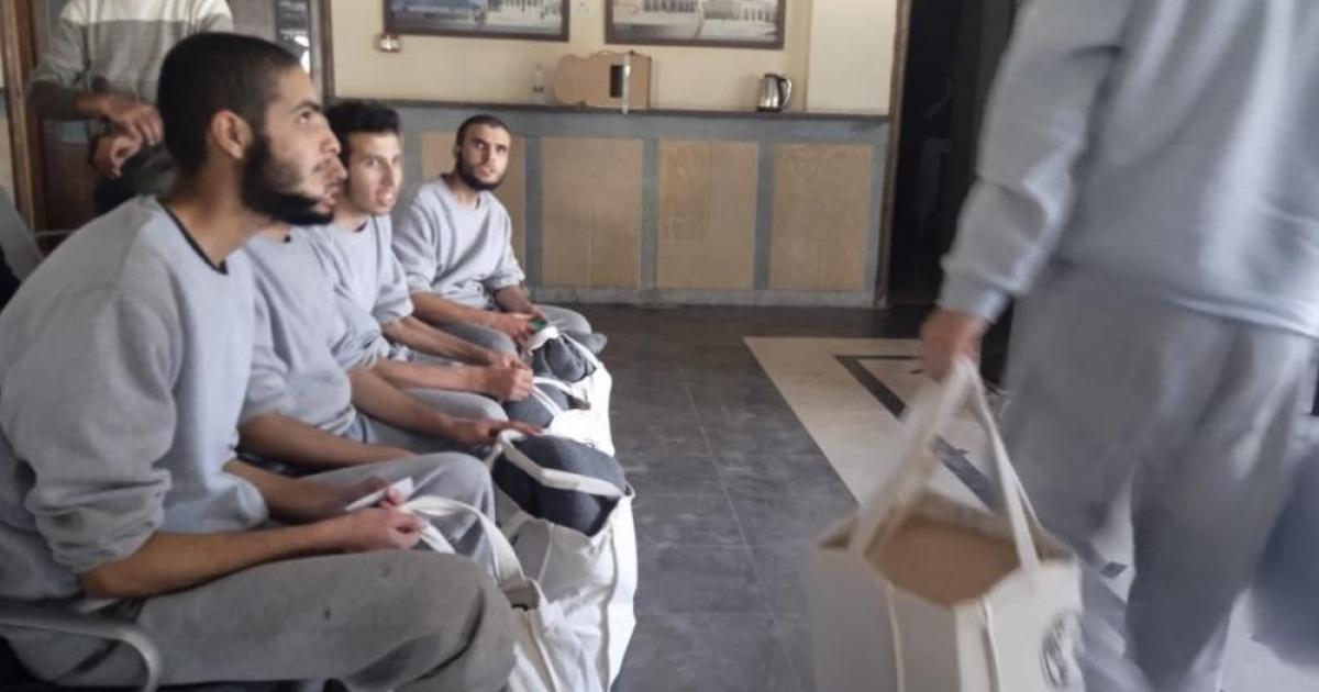 الاحتلال يفرج عن 15 أسيرًا من قطاع غزة