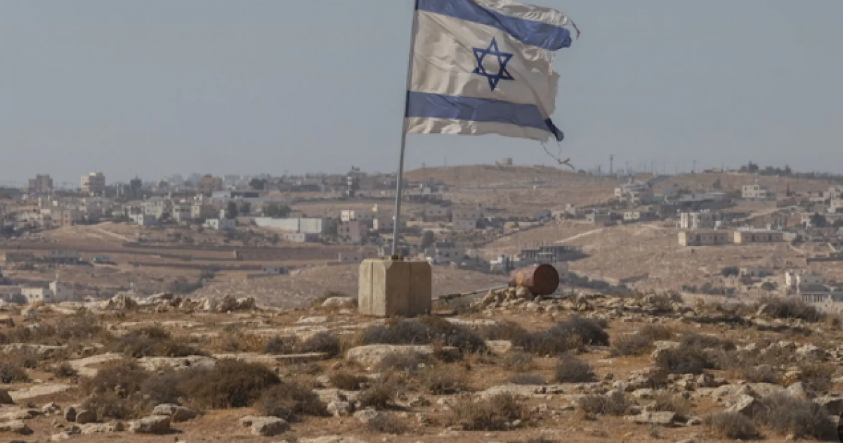 دراسة: أوامر وضع اليد أداة مركزية لفرض ضم وظيفي متدحرج في الضفة الغربية