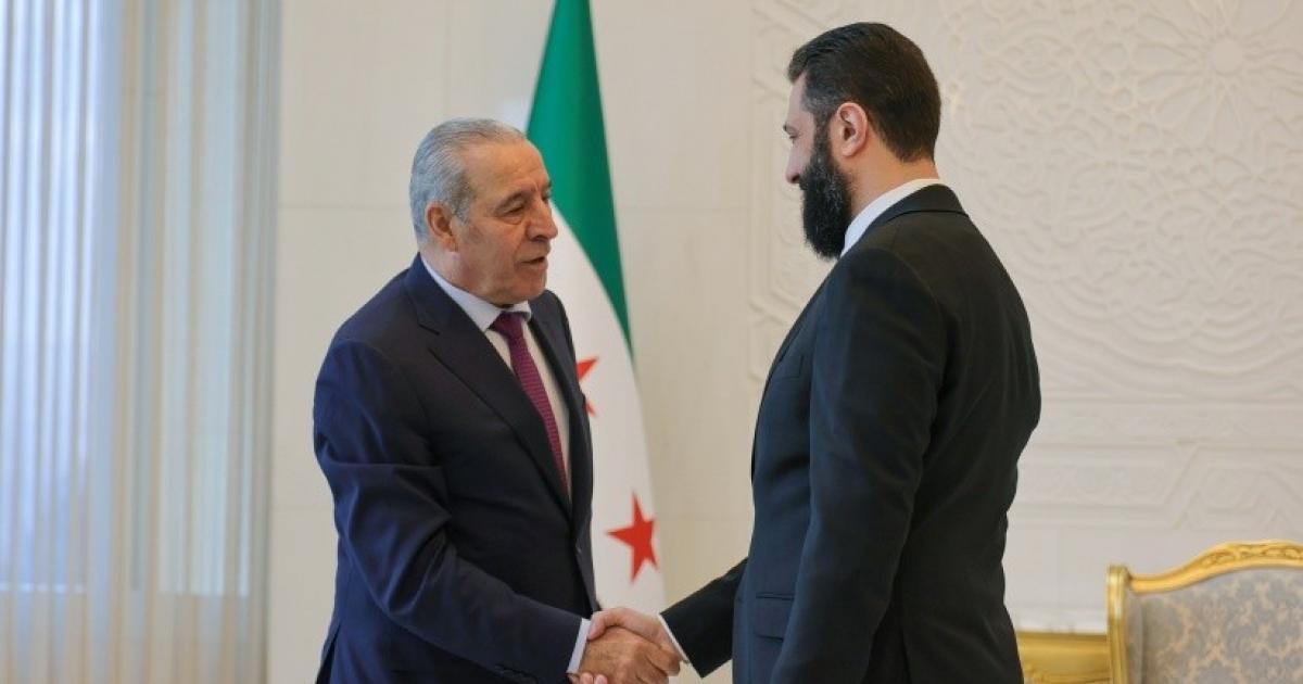 الشرع يستقبل حسين الشيخ في دمشق ويبحثان تعزيز العلاقات الفلسطينية السورية