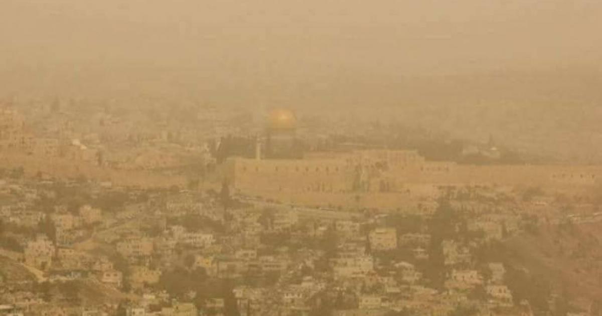 أجواء جافة مغبرة مع ارتفاع درجات الحرارة