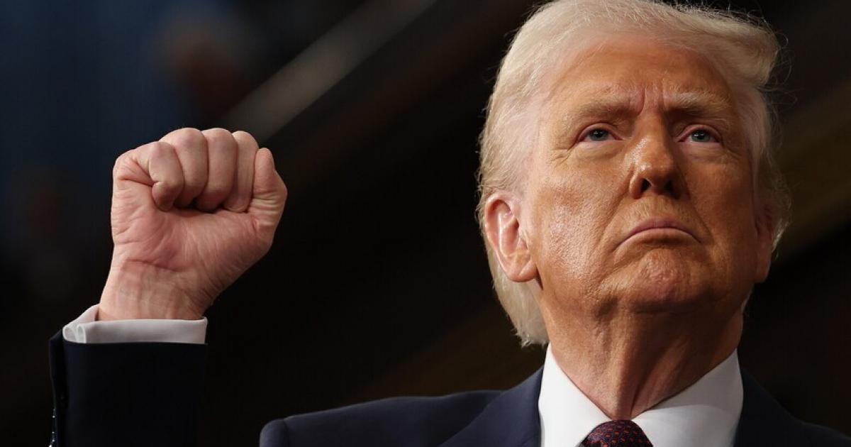 ترمب: إيران أبلغتنا بأنها في حالة “انهيار تام” وتطلب فتح مضيق هرمز