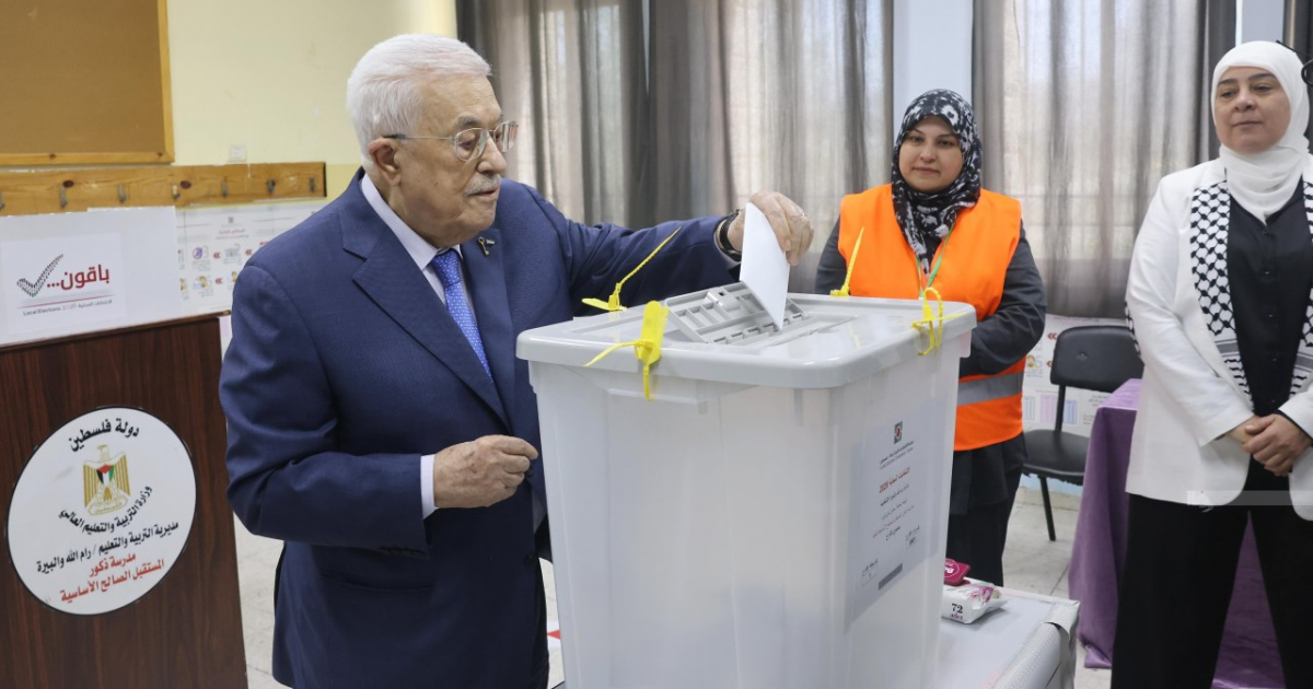 الرئيس يدلي بصوته في الانتخابات المحلية: "نؤمن بالديمقراطية والتعددية"