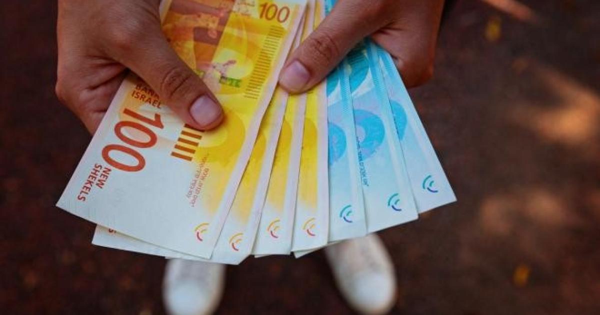 نقابة الأطباء تطرح مقترحاً لجدولة الرواتب وتحذر من خطوات تصعيدية