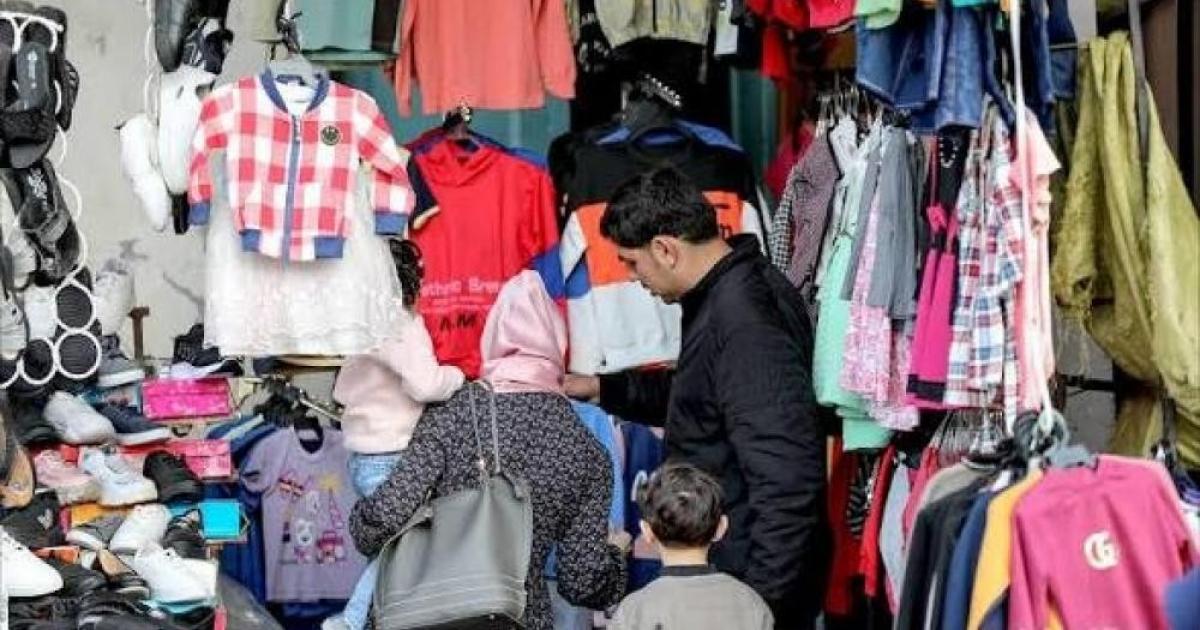 في غزة.. غلاء فاحش يخطف فرحة الأطفال بـ"كسوة العيد"