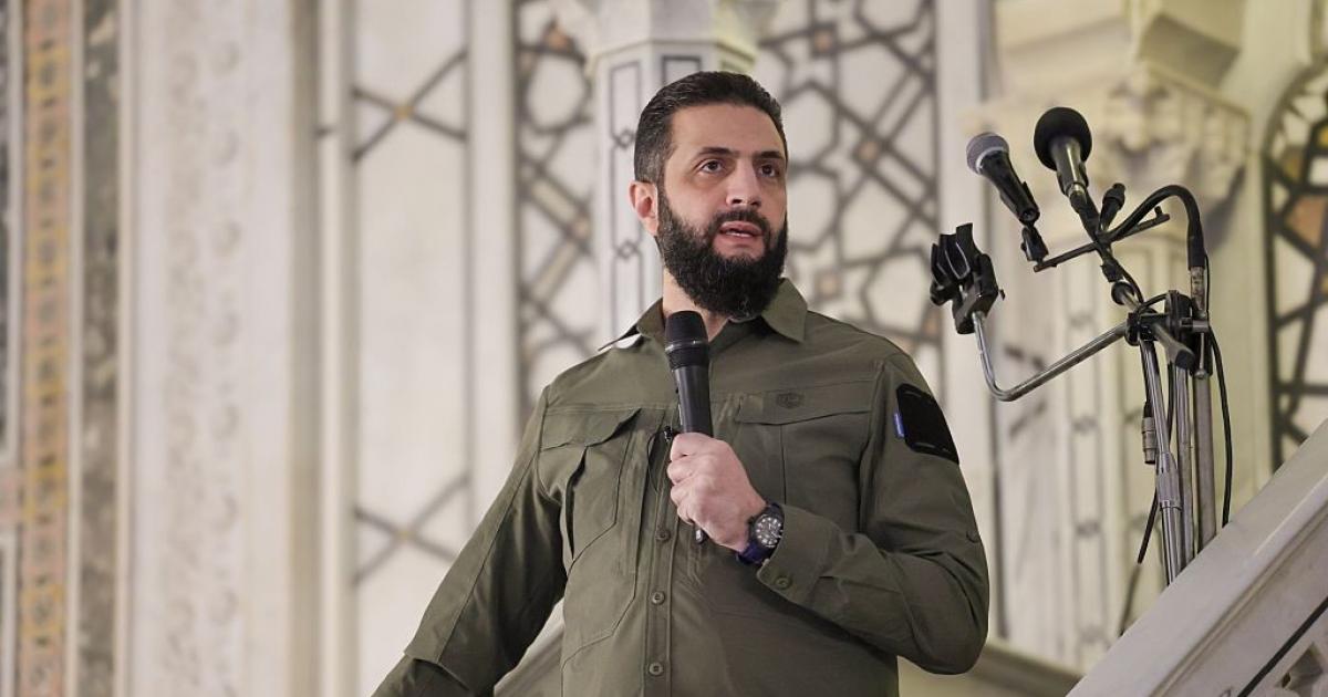 "رفقا بالمواطنين".. والد الرئيس السوري ينتقد رفع أسعار الوقود ويحذر من نتائج كارثية