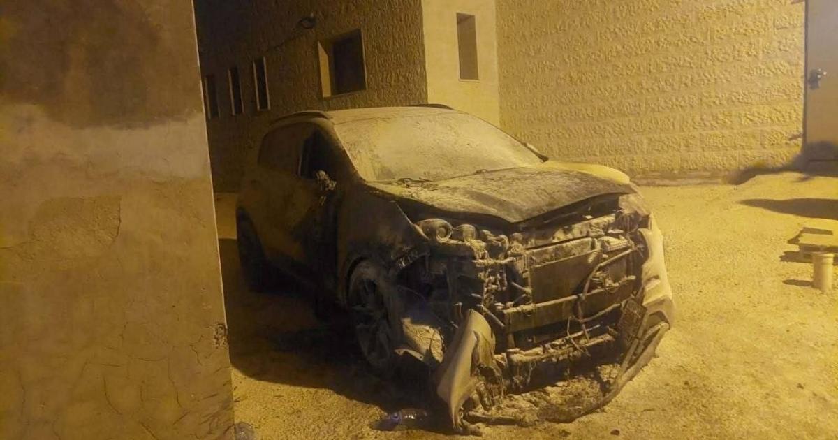 مستوطنون يحرقون مسجدا ومركبتين في جيبيا شمال غرب رام الله