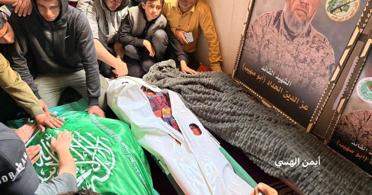 غزة تشيّع جثمان القيادي الحداد مع زوجته وابنته
