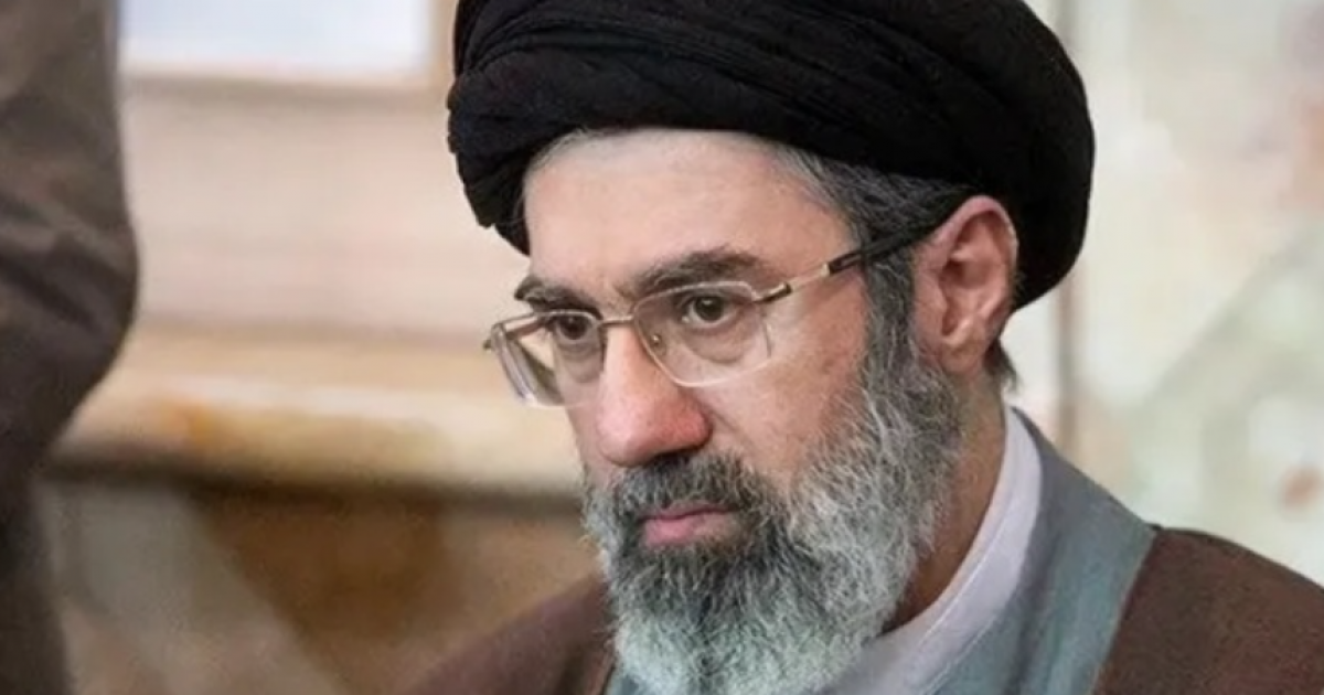 تصعيد جديد يهدد المفاوضات .. خامنئي يرفض إخراج اليورانيوم المخصب من إيران