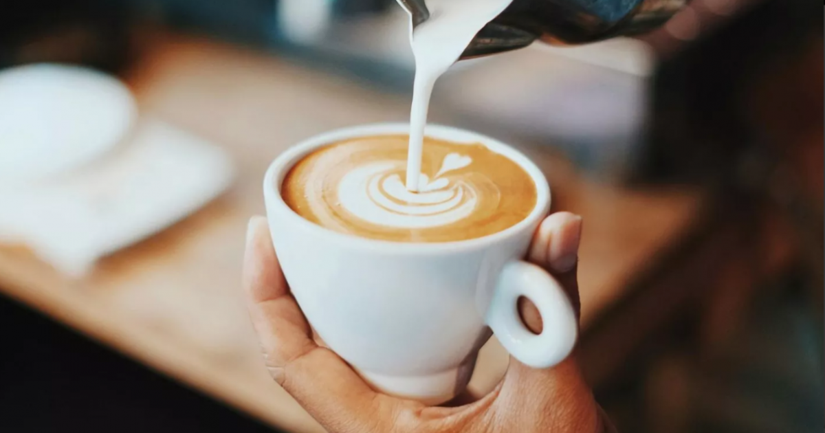 دراسة: مشروب شهير قد يسهم في الوقاية من الشيخوخة والأمراض المزمنة