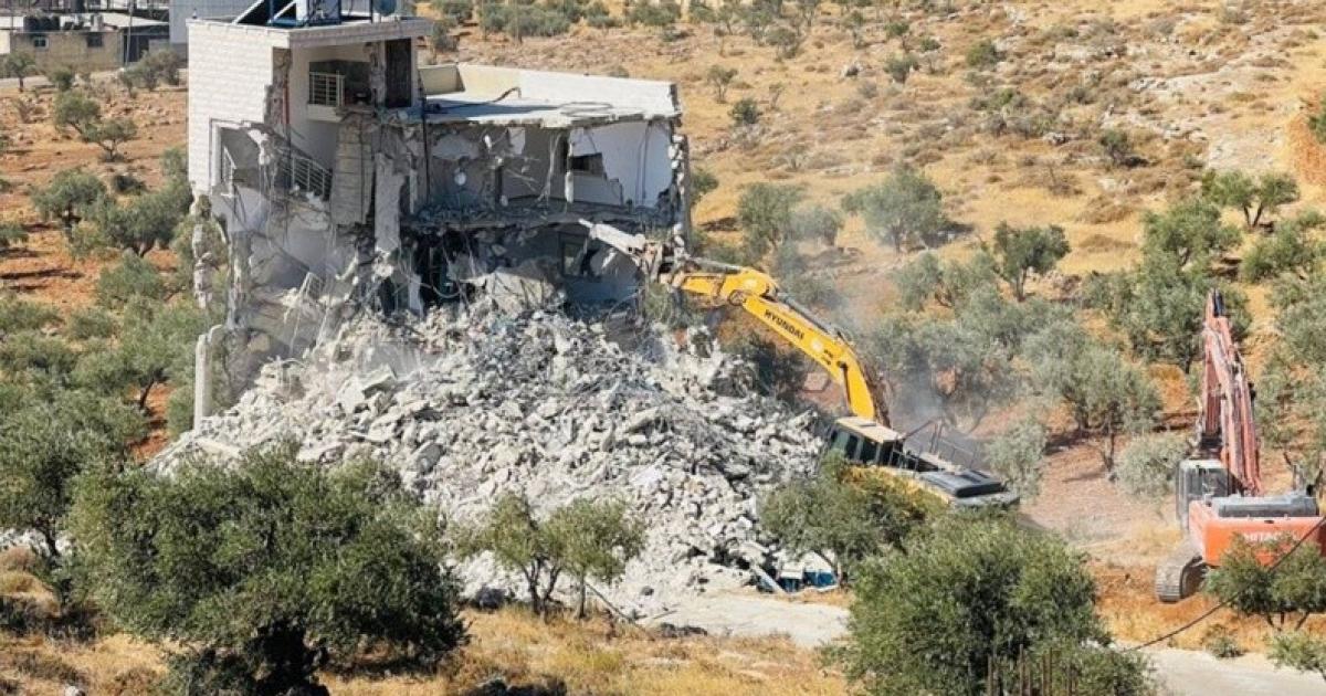 الاحتلال يخطر بهدم 15 منزلا في تقوع