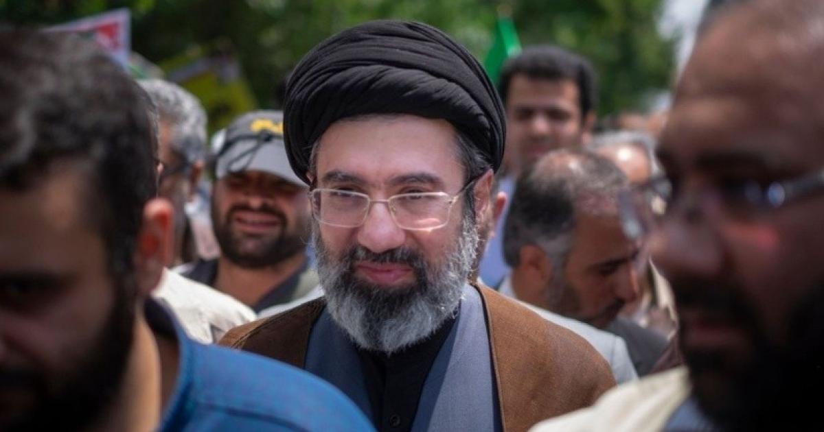 الرئيس الإيراني يقول إنه اجتمع مؤخرا بالمرشد خامنئي