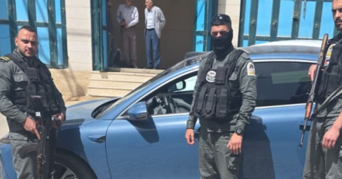 الأمن الوقائي في الخليل يضبط مركبة مسروقة من القدس ويعتقل مشتبهَين