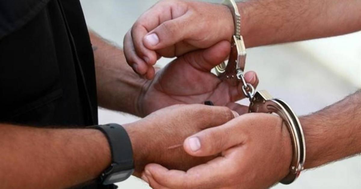 القبض على صاحب معرض سيارات في نابلس وضبط 5 مركبات مزوّرة