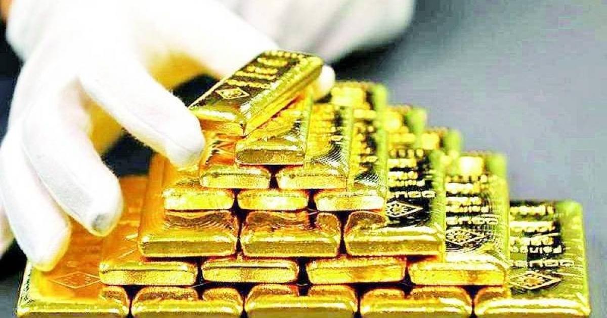 الذهب ينخفض ويتجه لتكبد خسارة أسبوعية