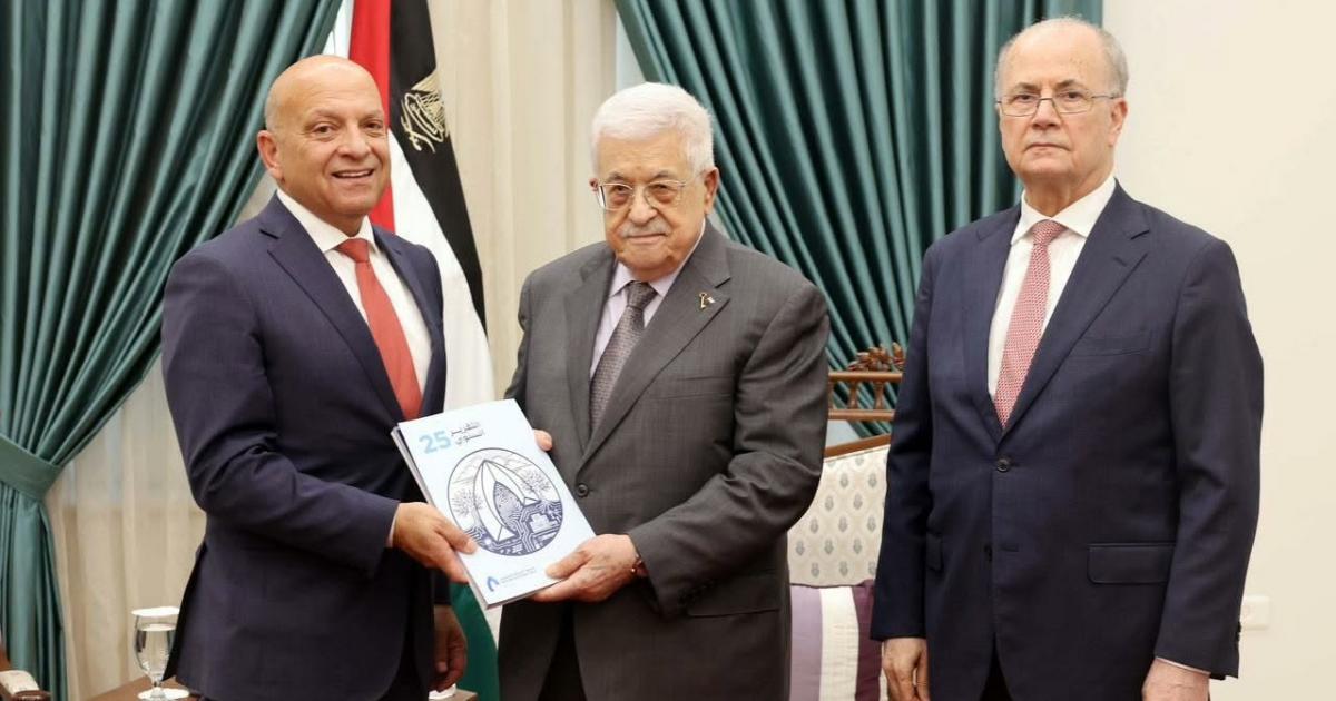 الرئيس عباس: مواصلة خلق فرص العمل أولوية لتعزيز صمود شعبنا