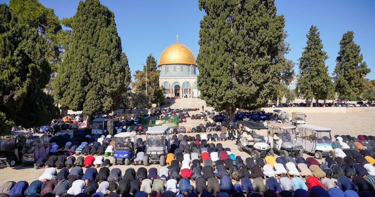 65 ألفا يؤدون الجمعة في المسجد الأقصى