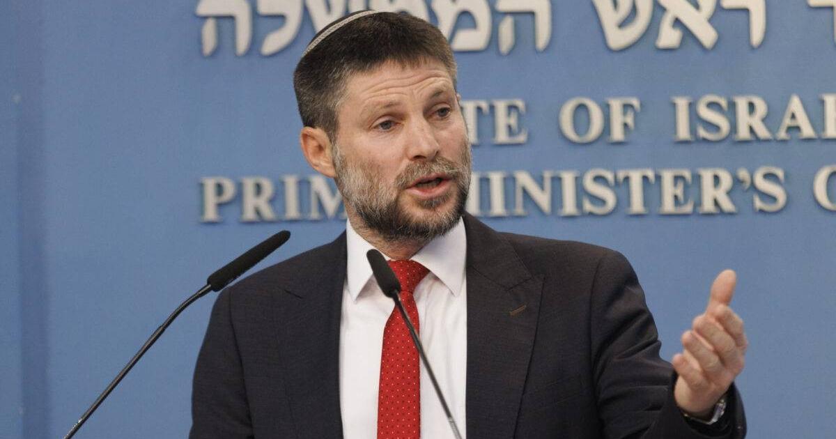 سموترتيش يعلن الاستيلاء على مئات الدونمات من اراضي رام الله لصالح الاستيطان