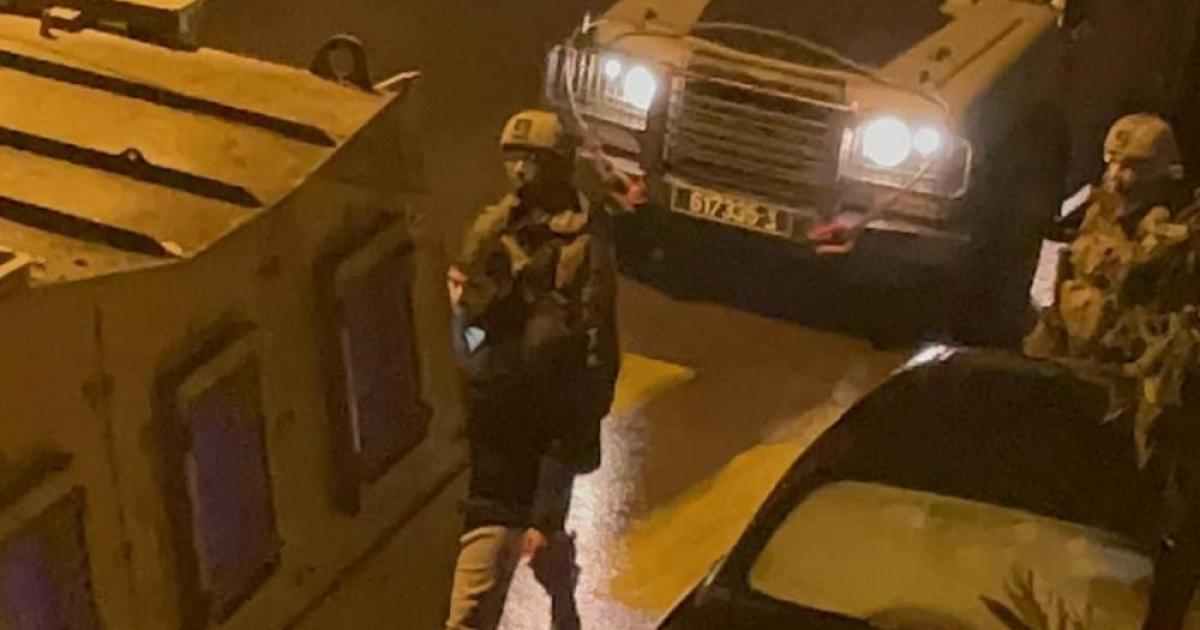 "إعلام الأسرى": الاحتلال شن حملة اعتقالات بالضفة طالت 13 مواطناً بينهم طفل