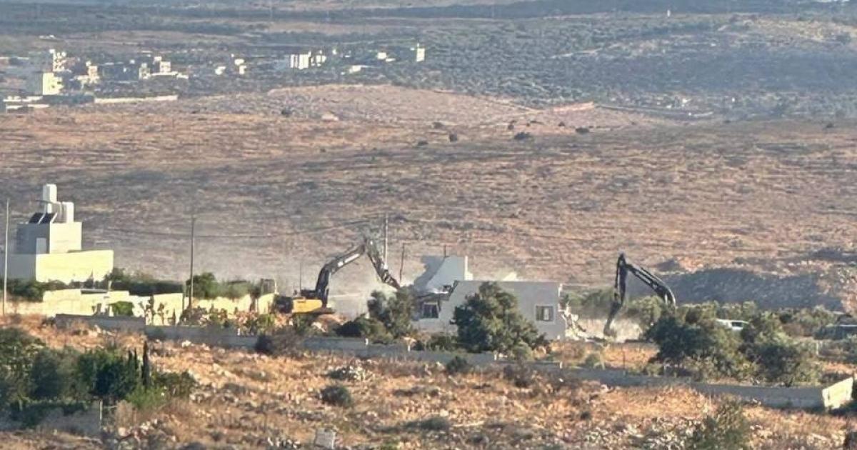 شاهد ..جيش الاحتلال يدمر منزلا في شقبا غربي رام الله