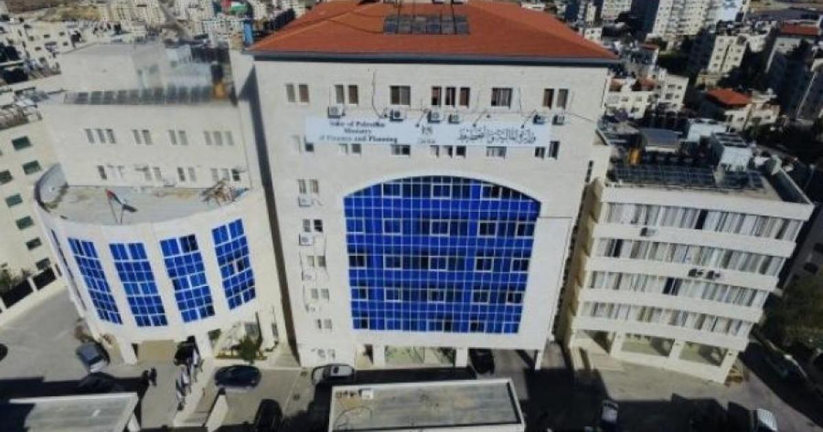 المالية: 70% من الموظفين سجلوا في النسخة التجريبية لتطبيق "يبوس"