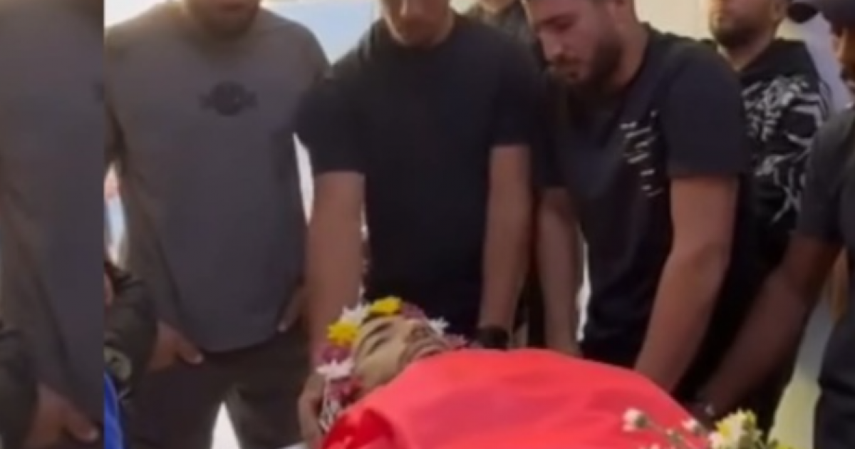 رام الله.. أهالي المغير يشيعون جثمان الشهيد الفتى فادي النعسان