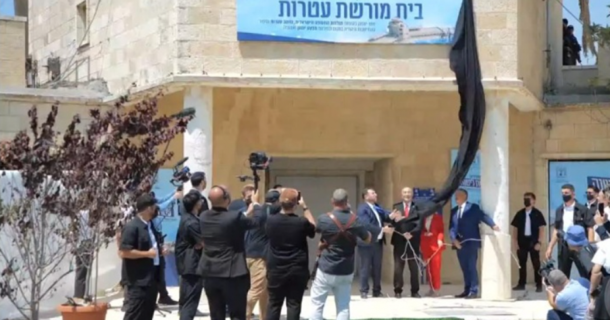 محافظة القدس: نتنياهو يضع حجر لما يسمى "مركز التراث" في مطار القدس الدولي