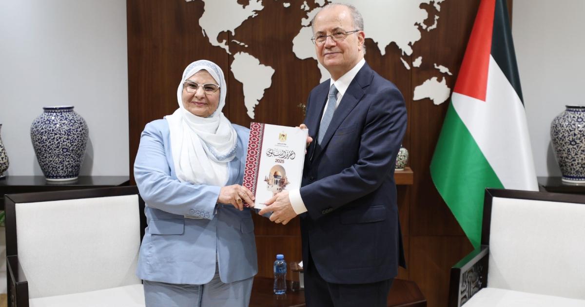 رئيس الوزراء يتسلم التقرير السنوي لديوان الرقابة المالية والإدارية لعام 2025