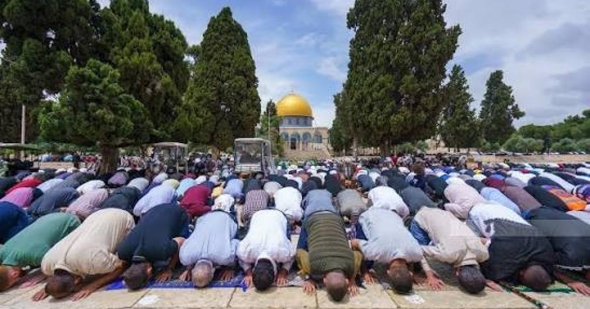 65 ألف مصلٍ أدوا صلاة الجمعة في المسجد الأقصى المبارك