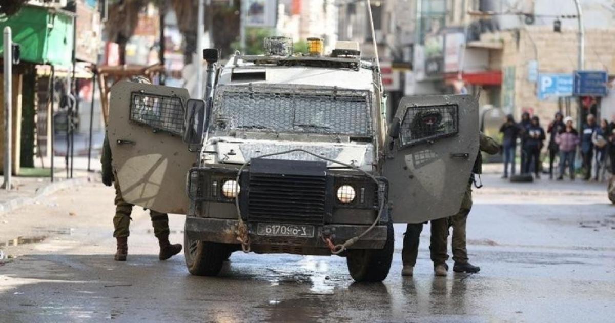 محاصرة مواطنين.. الاحتلال يشن اقتحامات واعتقالات بالضفة والقدس