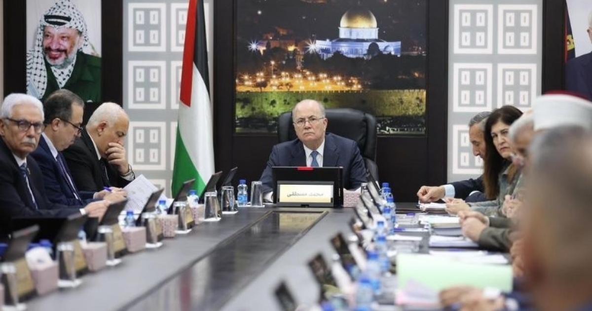 مجلس الوزراء يبحث أزمة المحروقات والشيكل ويؤكد صرف الرواتب قريبًا