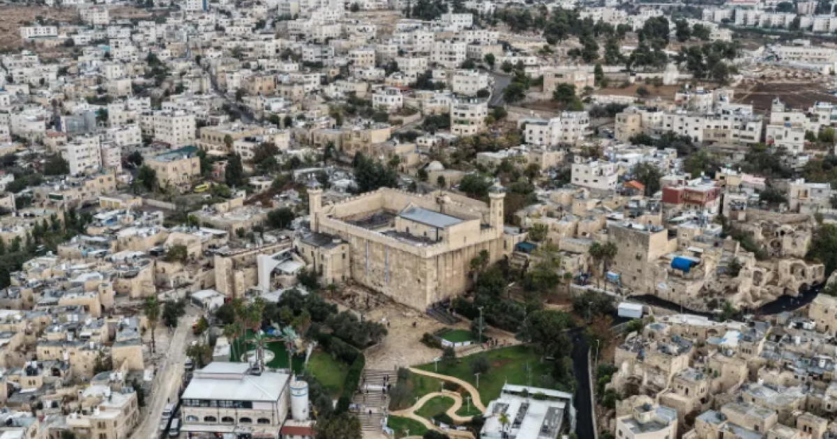"إسرائيل" تستولي على 140 موقعًا أثريًا في الخليل وتصنفها "مواقع أثرية إسرائيلية"