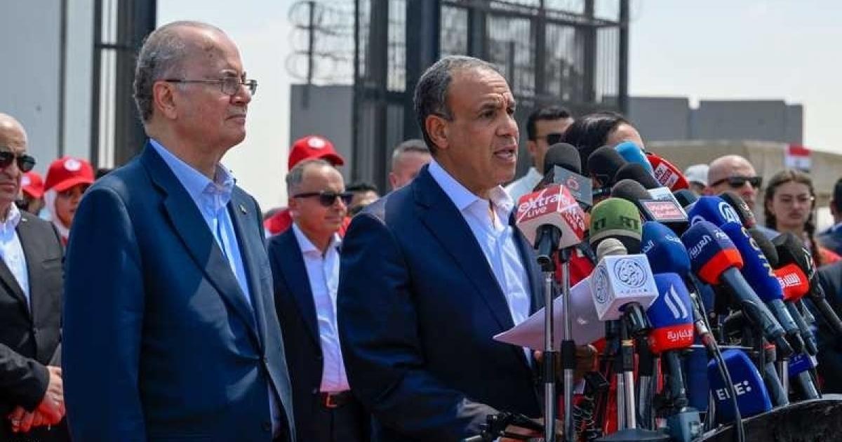مشاورات مصرية فلسطينية بشأن تنفيذ "اتفاق غزة" ومؤتمر "المانحين"
