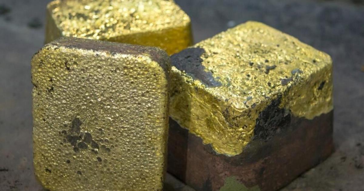 انخفاض أسعار الذهب من أعلى مستوى في أسبوعين