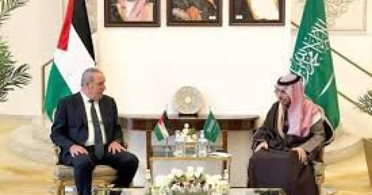 الشيخ يبحث مع وزير الخارجية السعودي آخر التطورات في المنطقة