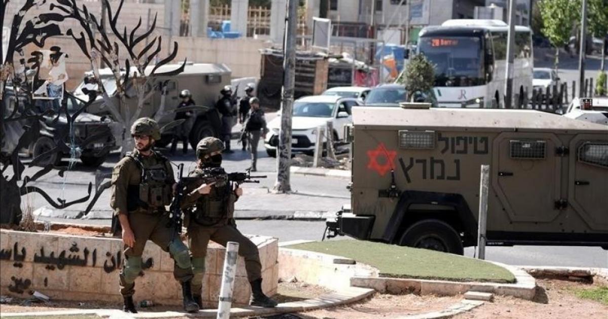 مواجهات واعتقالات خلال اقتحامات بالضفة والقدس