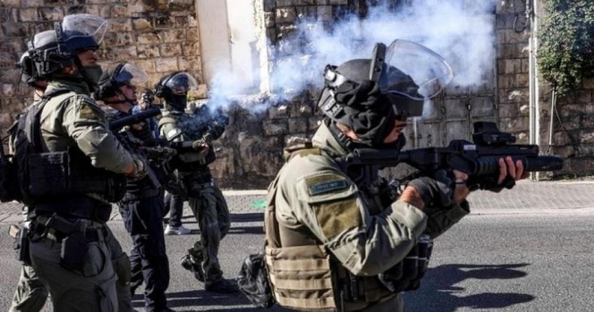 وسط مواجهات.. الاحتلال يشن اقتحامات واعتقالات بالضفة