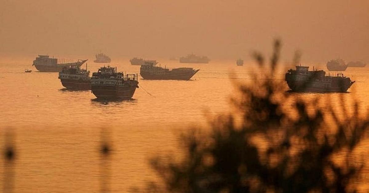هجومان جديدان يستهدفان سفنا تجارية في مضيق هرمز قرب سواحل عُمان