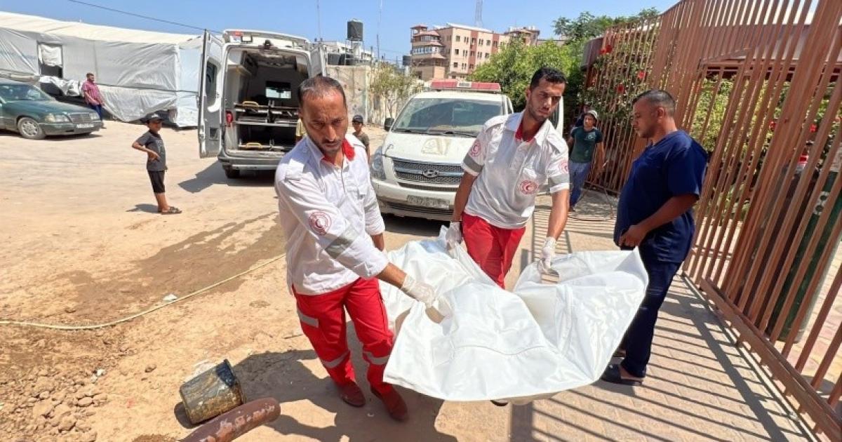 انتشال شهيد طفل واصابات بخان يونس جنوب قطاع غزة