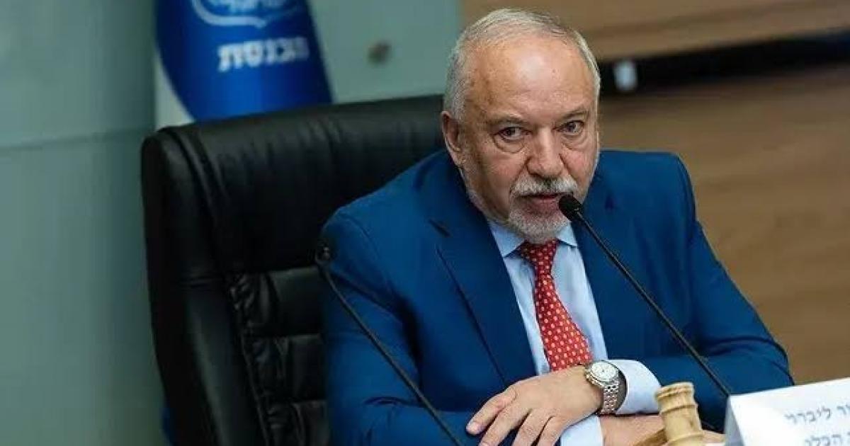 ليبرمان يعارض كاتس: يجب ضربه على رأسه بمدفع رشاش