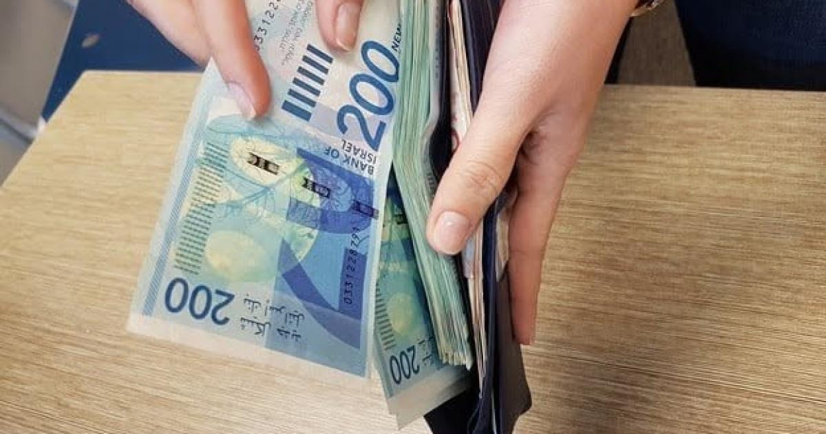 خبير مالي: أزمة تكدس الشيكل مستمرة والمقاصة تفوق الموازنة العامة