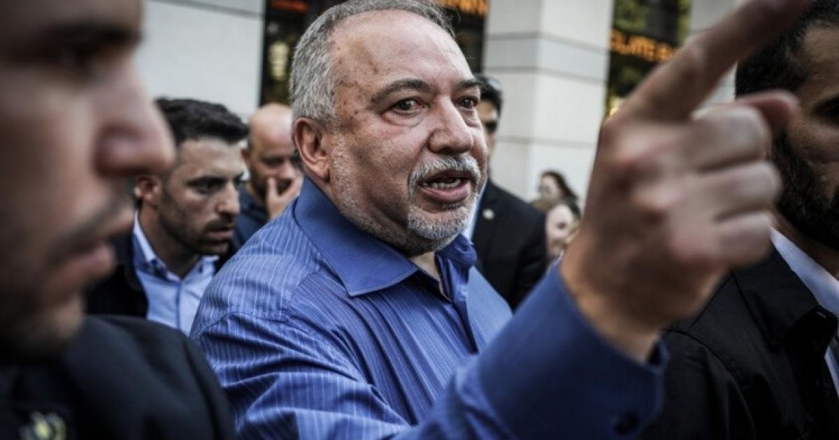 ليبرمان: نتنياهو تبادل مراسلات مع السنوار وهو خطر على "إسرائيل"