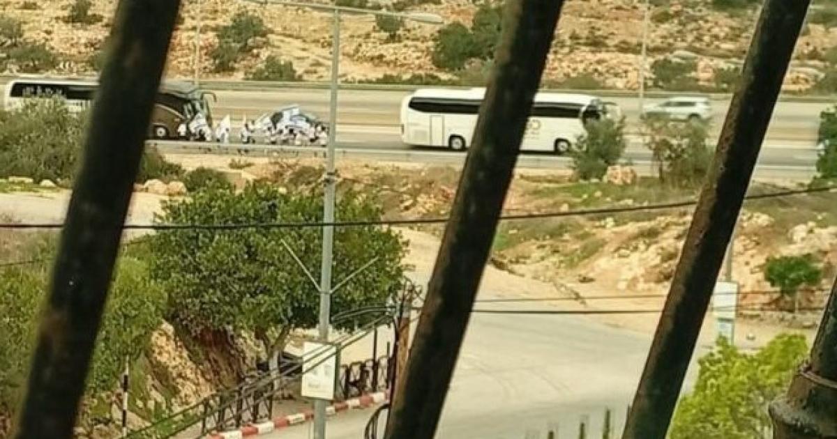 مستوطنون يقتحمون مقامات إسلامية في عورتا جنوب شرق نابلس