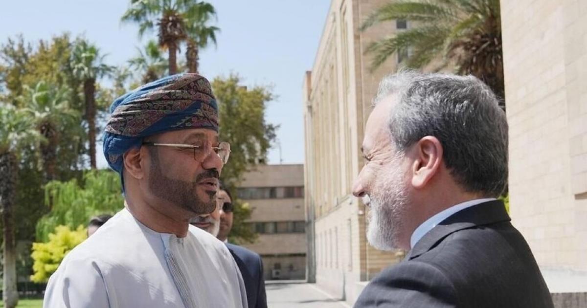 وزير خارجية عمان: نأمل بالإعلان قريبا عن "ممر مؤقت" عبر هرمز وترتيبات لاستعادة الملاحة