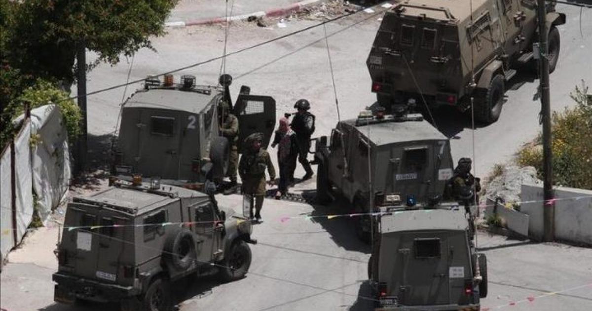 ارتفاع حصيلة المصابين في قلنديا.. الاحتلال يعتدي بالضرب على 11 مواطنًا