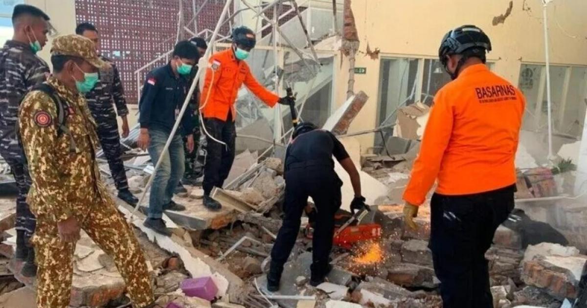 ارتفاع حصيلة ضحايا زلزال إندونيسيا إلى 53 قتيلًا