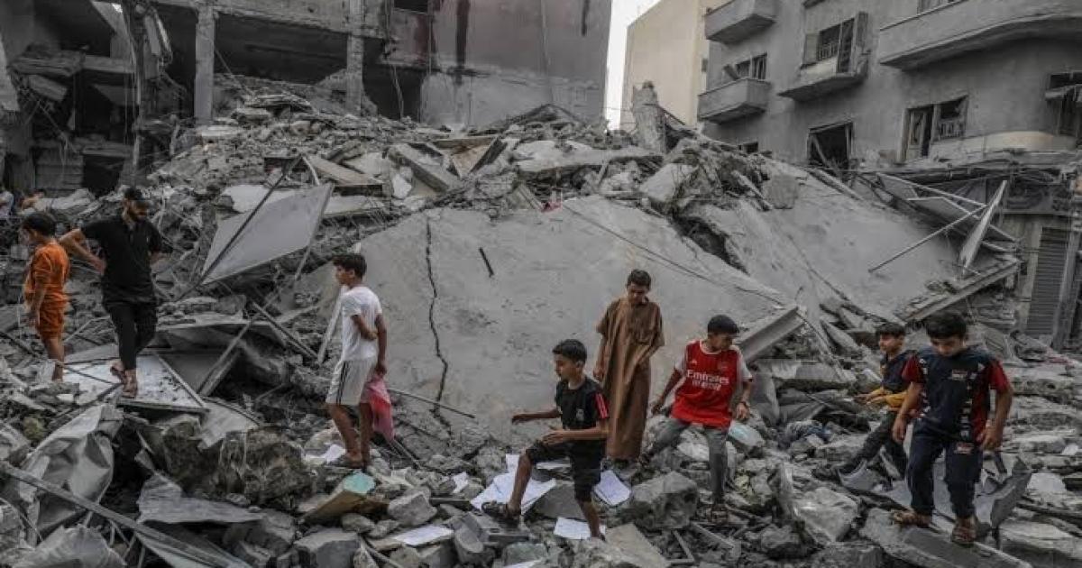 إطلاق النار مستمر.. إصابة طفل برصاص الاحتلال مع قصف مدفعي بغزة