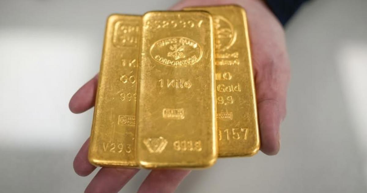 الذهب يهبط من أعلى مستوى في 3 أشهر